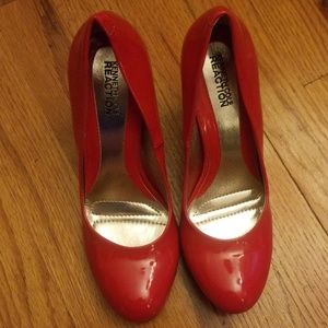 Kenneth Cole Reaction shiny patent leather pumps